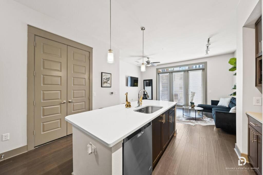 Downtown Houston Deluxe King Suite With Spa Amenities, Pool And Free Parking Eksteriør billede