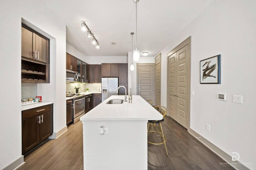 Downtown Houston Deluxe King Suite With Spa Amenities, Pool And Free Parking Eksteriør billede
