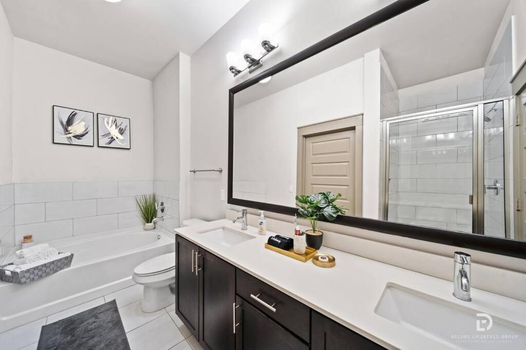 Downtown Houston Deluxe King Suite With Spa Amenities, Pool And Free Parking Eksteriør billede